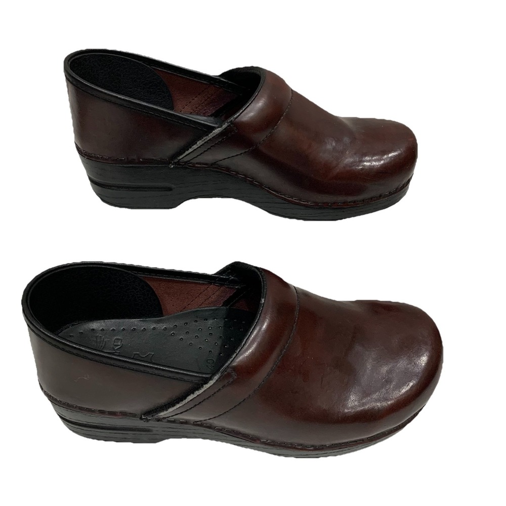 Dansko Burgundy Professional Clogs 40 Slip On Mules Hospital CNA Shock Absorbing